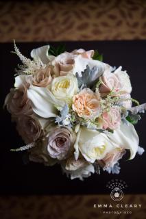 Elegant Callas and Garden Roses